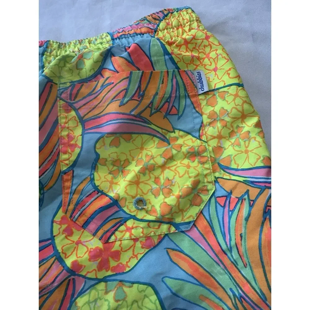 Chubbies Mens Swim Trunks Large 5.5 Inseam Pineapple Tropical Stretch Lined⁠